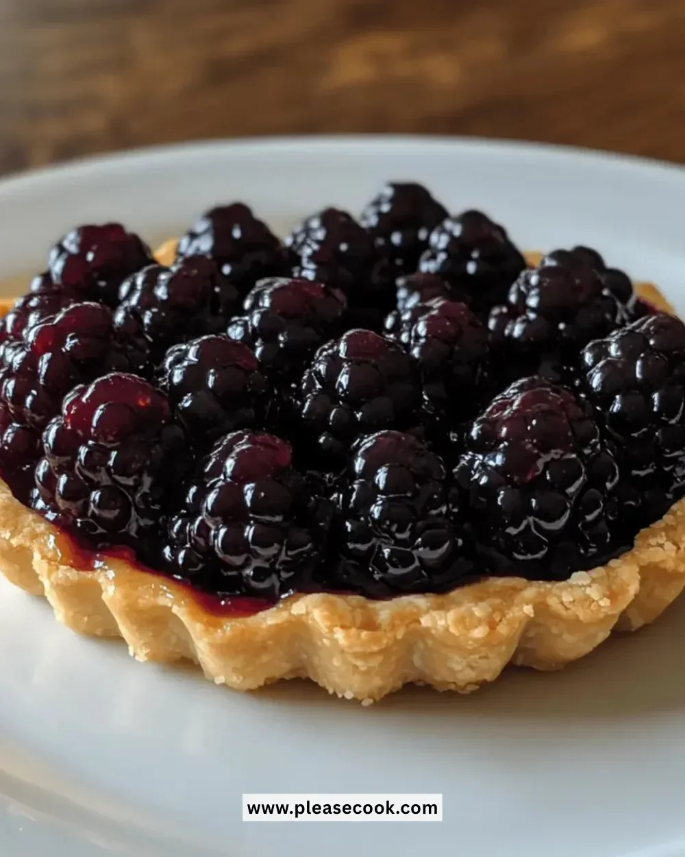 Delicious and easy blackberry tart ready to be served