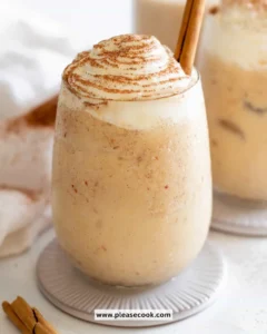 Delicious apple pie smoothie topped with cinnamon and apple slices