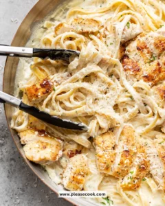 Delicious Easy Chicken Alfredo dish served with fettuccine pasta
