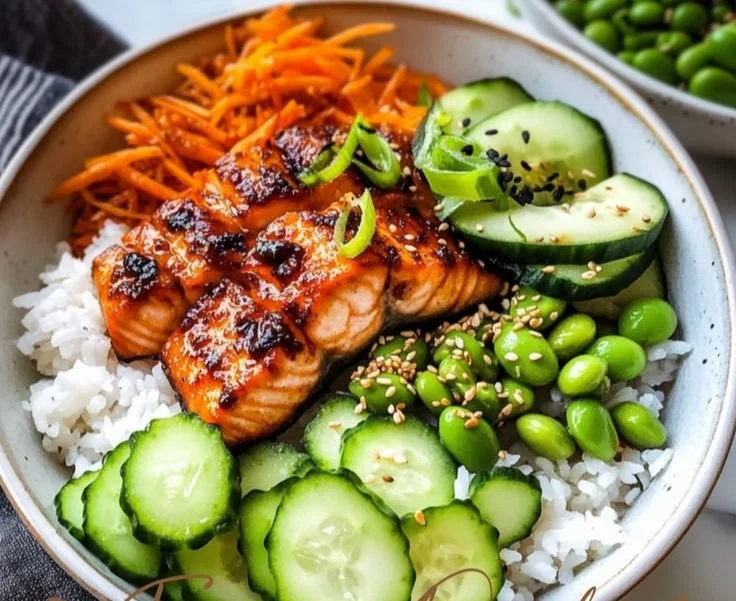 Crispy salmon and rice bowl with fresh vegetables and sauces
